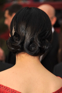 phoebe-cates-hair-oscars-red-carpet