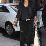 Rihanna ripped jeans and red lips Rihanna ripped jeans and red lips