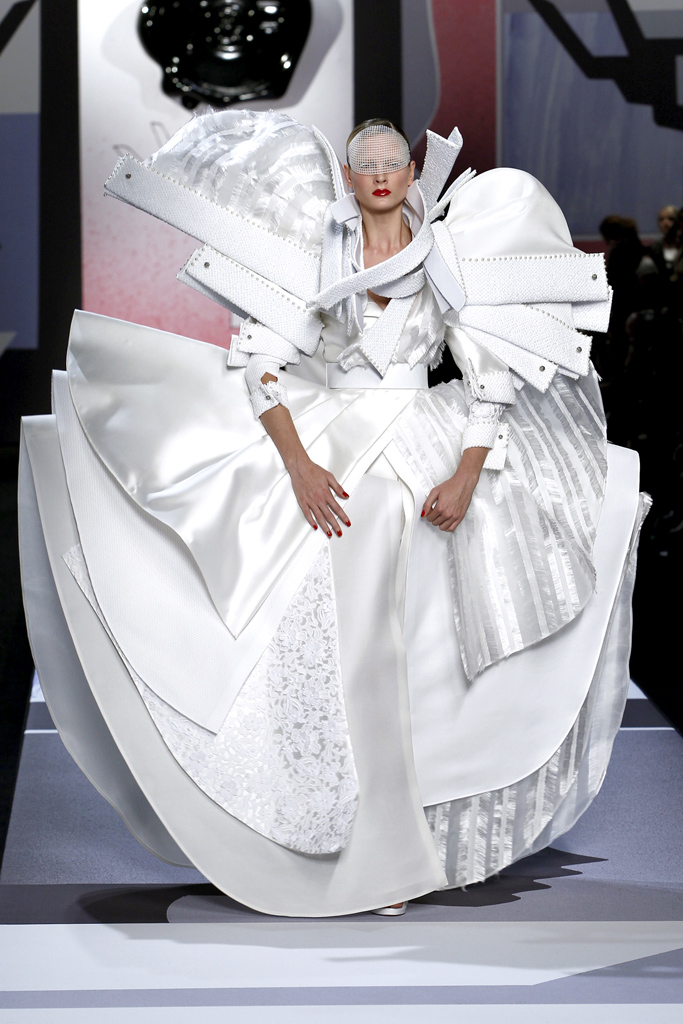 Viktor & Rolf Bride Dress Spring 2011